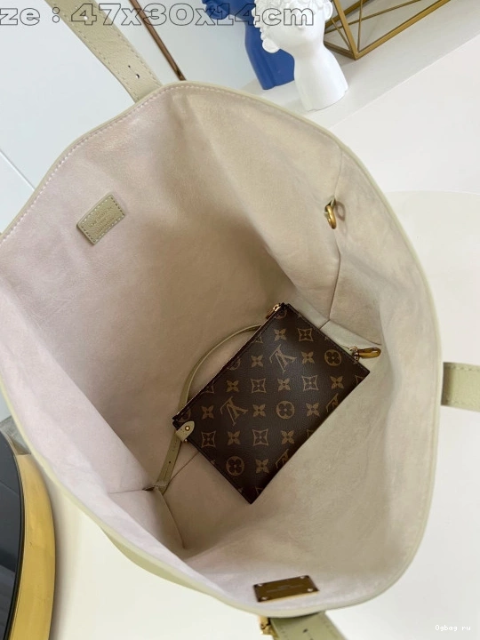 MM-47*30*14CM Low Key Cabas LOUIS VUITTON 0820